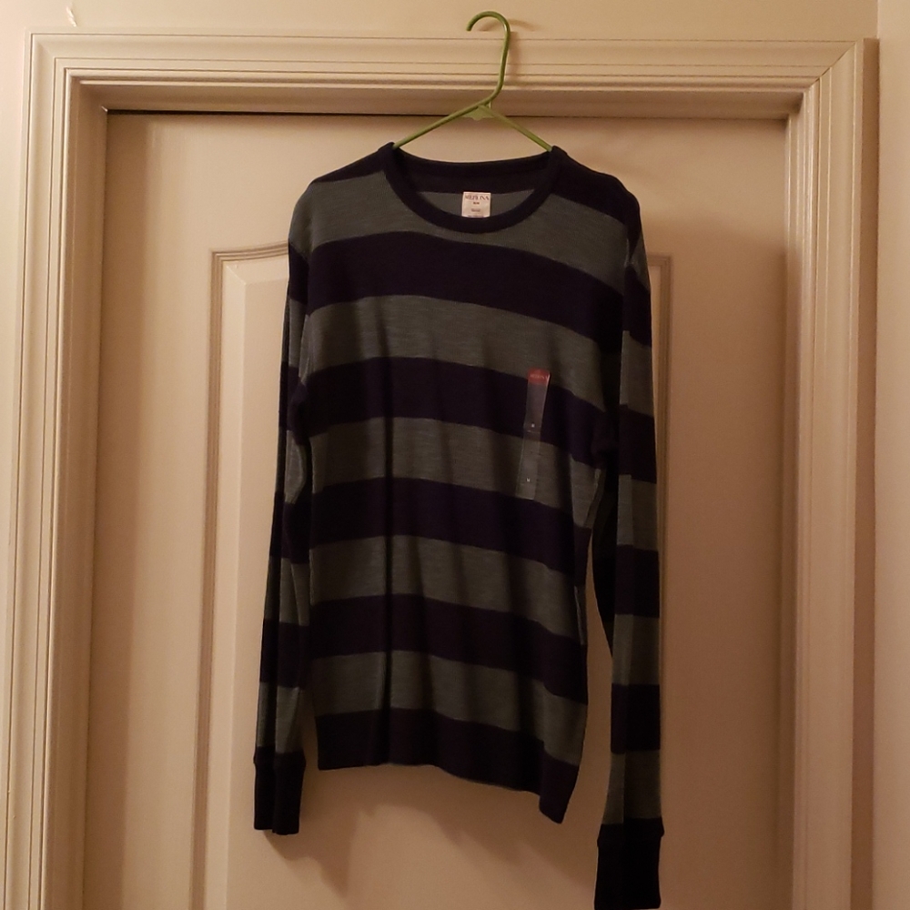 Thin sweater